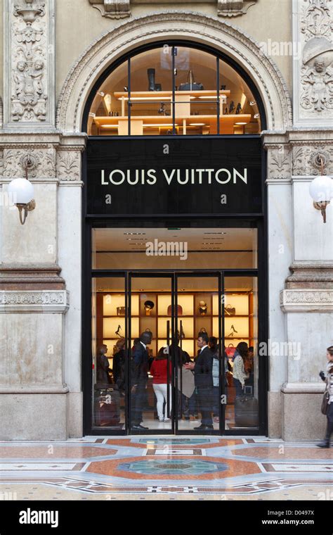 louis vuitton milano galleria vittorio emanuele ii|louis vuitton milano italia.